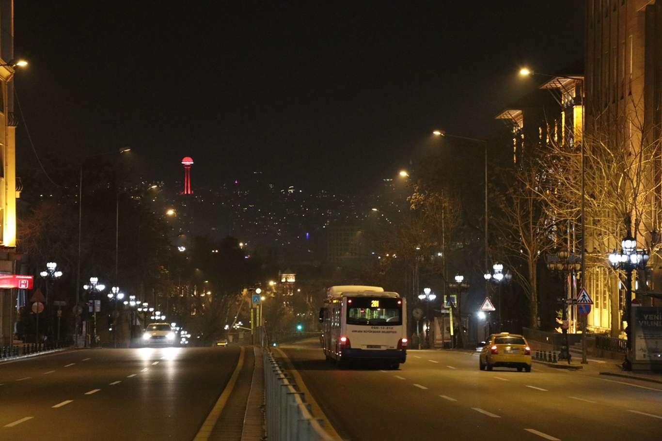 İki gün sürecek sokak kısıtlaması 81 ilde başladı İki gün sürecek sokak kısıtlaması 81 ilde başladı